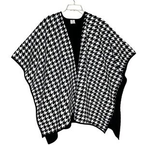 Woolrich Houndstooth Reversible Blanket Wrap